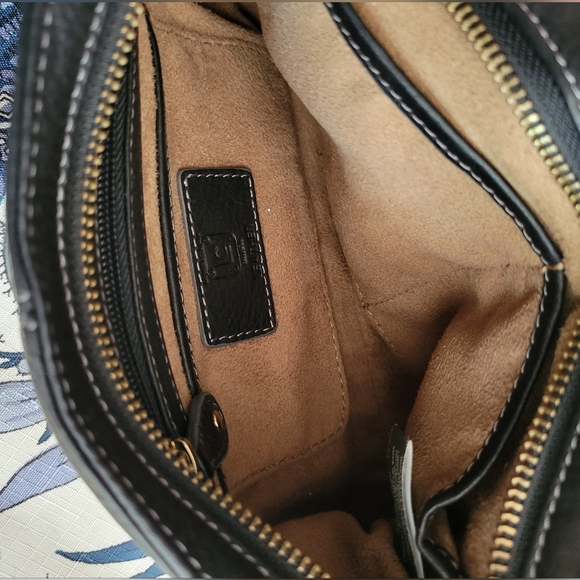 Liz Clairborne NYC Leather Shoulder Bag - Picture 5 of 7